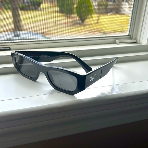PRADA SUNGLASSES - BLACK - Picture 1 of 4